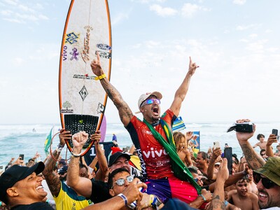 Italo Ferreira é campeão em Saquarema e entra no Top-5 da WSL