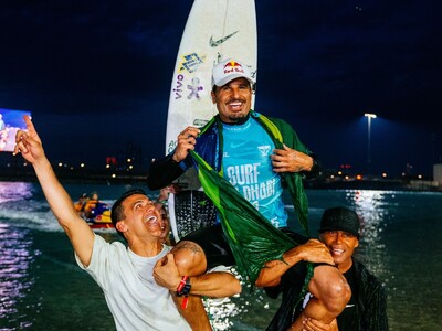 Italo Ferreira é campeão da etapa de Abu Dhabi da WSL